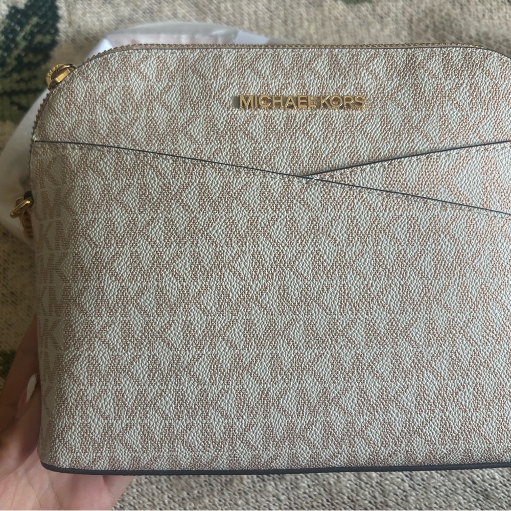 Michael Kors Cream Crossbody Bag with Gold-Tone Hardware and Rose Gold strap